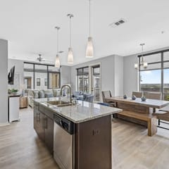 Luxurious Downton High Floor 2 br 2 bth Condo- 504 Parking included