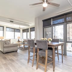 Luxurious Downtown 2 bedroom 2 bath- 1M Parking included