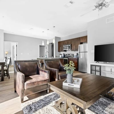 Luxury Downtown 2 bed 2 bath corner unit- 304 Parking included